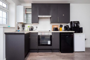 Charming Guest Suite Free Driveway Parking Included